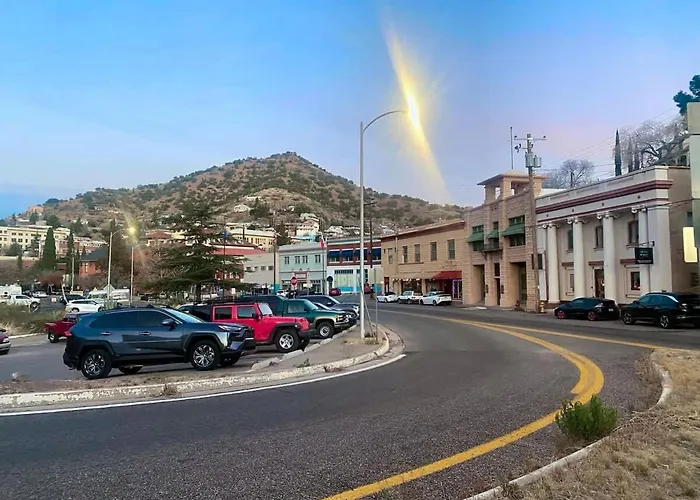 The Signature Queen With Mountain Views Hotel
