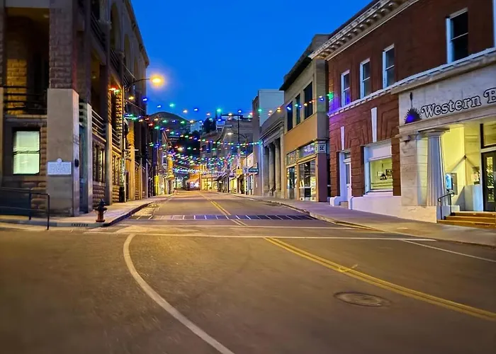 The Signature Queen With Mountain Views * Bisbee